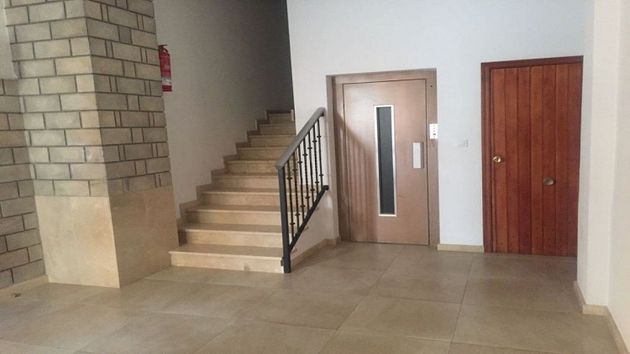 Foto 2 de Venta de piso en Almansa de 3 habitaciones con ascensor
