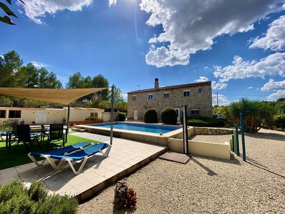 Foto 1 de Casa en venda a Olleria (l´) de 5 habitacions amb terrassa i piscina