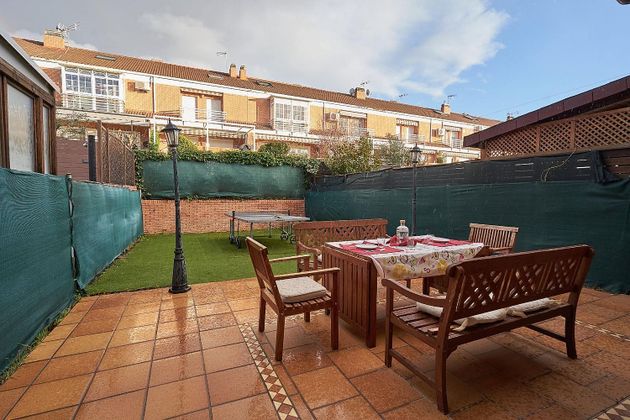 Foto 1 de Venta de casa adosada en Coimbra - Guadarrama de 5 habitaciones con piscina y jardín