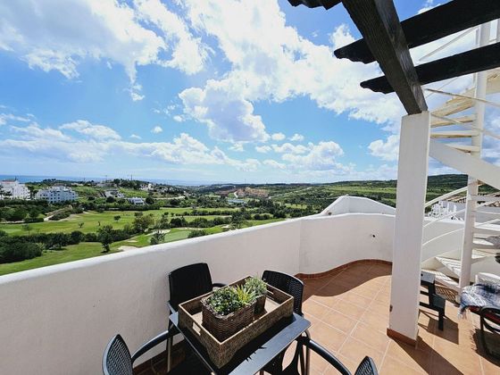 Foto 1 de Venta de ático en Estepona Oeste - Valle Romano - Bahía Dorada de 2 habitaciones con terraza y piscina