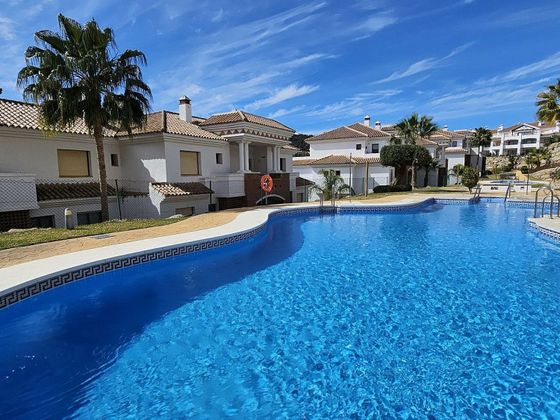 Foto 2 de Piso en venta en Casares de 2 habitaciones con terraza y piscina