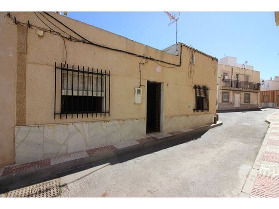 Foto 1 de Casa en venda a Roquetas Centro de 4 habitacions amb terrassa