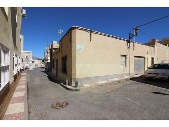 Foto 2 de Casa en venda a Roquetas Centro de 4 habitacions amb terrassa