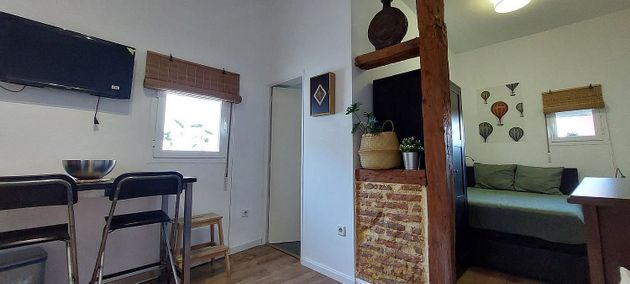 Foto 2 de Alquiler de piso en Cortes - Huertas de 1 habitación con muebles y aire acondicionado