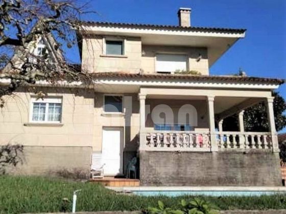 Foto 2 de Casa en venda a Tui de 6 habitacions amb terrassa i piscina