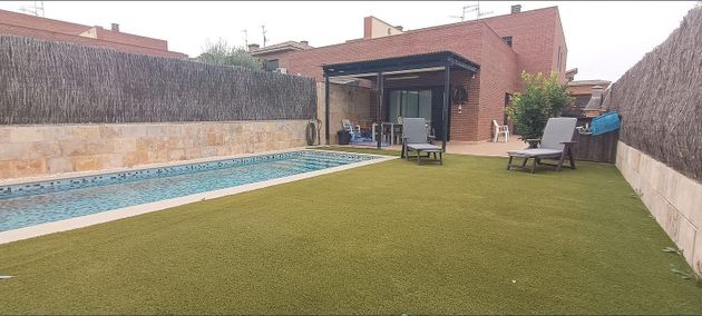 Foto 2 de Casa en venda a Sant Celoni de 5 habitacions amb terrassa i piscina
