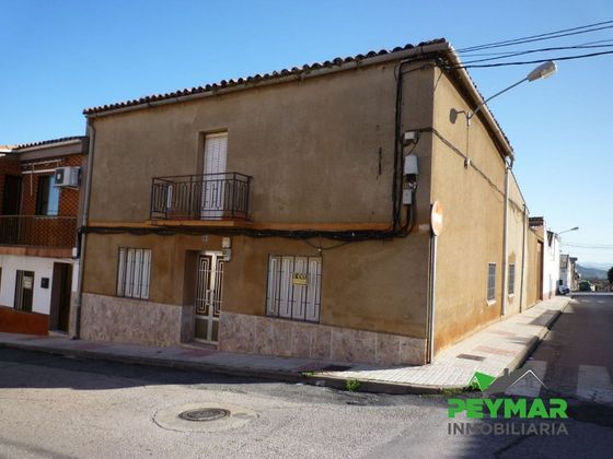 Foto 1 de Casa adosada en venta en Almadén de 4 habitaciones con terraza y garaje