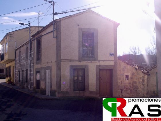 Foto 1 de Casa adossada en venda a calle Iglesia de 1 habitació i 372 m²