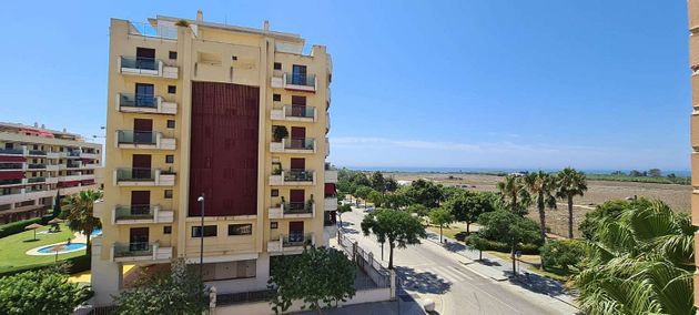 Foto 2 de Alquiler de piso en Poniente-Faro de 3 habitaciones con terraza y piscina