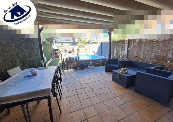 Foto 1 de Casa en venda a Centre - Castellar del Vallès de 3 habitacions amb terrassa i piscina