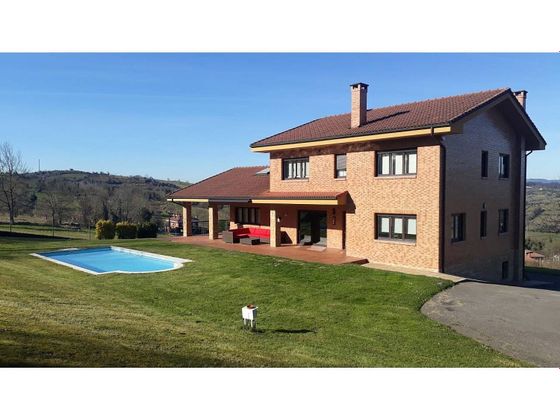 Foto 2 de Chalet en venta en Parroquias de Oviedo de 4 habitaciones con piscina y garaje