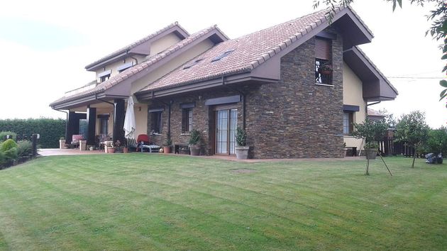 Foto 2 de Chalet en venta en Parroquias de Oviedo de 4 habitaciones con terraza y piscina