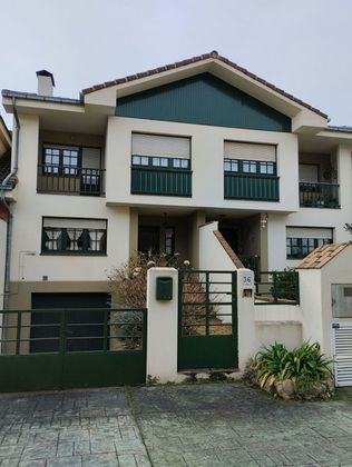 Foto 1 de Casa adosada en venta en calle Acacias de 4 habitaciones con terraza y piscina