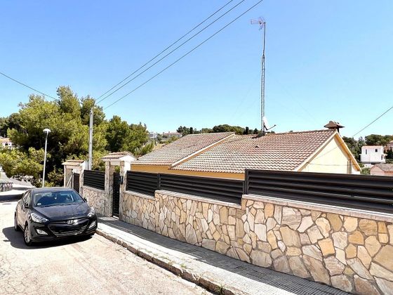 Foto 1 de Xalet en venda a calle Violeta de 5 habitacions amb terrassa i jardí