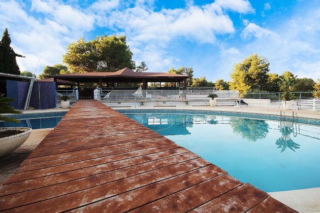 Foto 1 de Chalet en venta en El Vedat - Santa Apolonia de 7 habitaciones con terraza y piscina