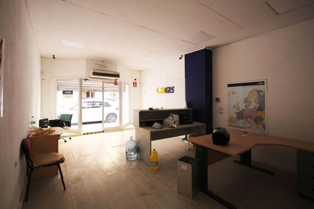 Foto 1 de Local en venta en Poble Nou con garaje y aire acondicionado