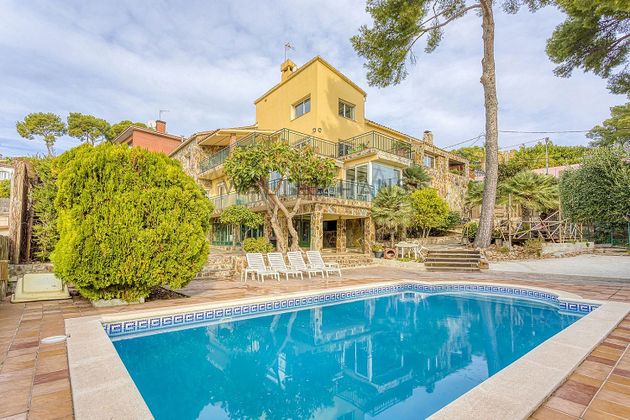 Foto 2 de Piso en venta en Montmar de 8 habitaciones con terraza y piscina
