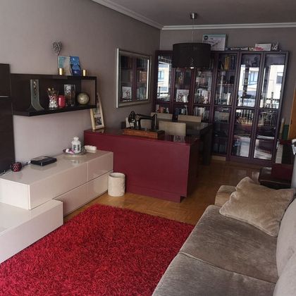 Foto 1 de Piso en venta en Milán - Pumarín - Teatinos de 3 habitaciones con garaje y ascensor