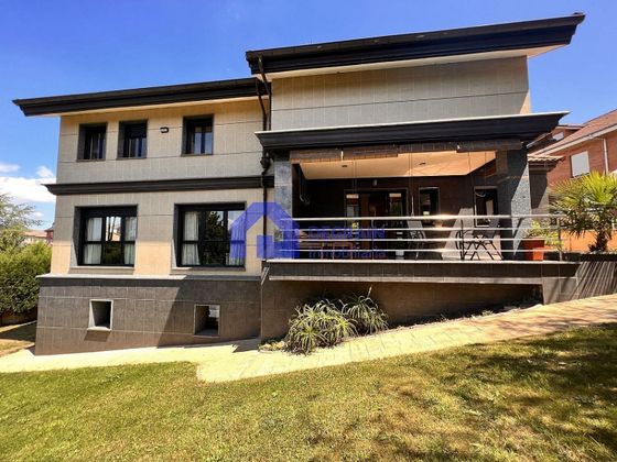 Foto 2 de Casa adossada en venda a Parque del Oeste - Olivares de 4 habitacions amb terrassa i garatge