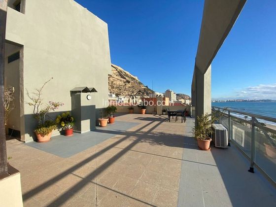 Foto 1 de Piso en venta en Casco Antiguo - Santa Cruz de 3 habitaciones con terraza y balcón