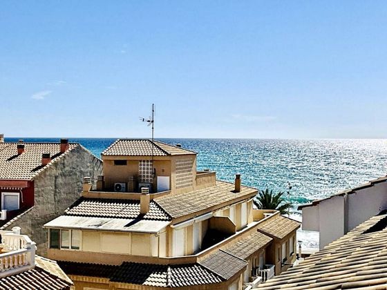 Foto 1 de Dúplex en venda a Campello Playa de 3 habitacions amb terrassa i piscina