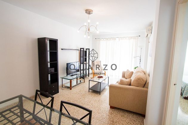 Foto 2 de Piso en alquiler en León de 3 habitaciones con terraza y muebles
