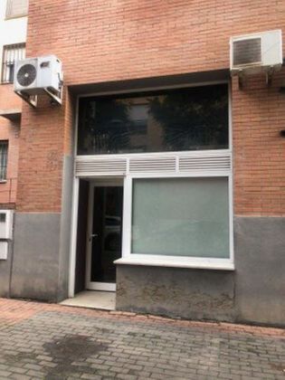 Foto 1 de Alquiler de local en calle Bolonia de 70 m²