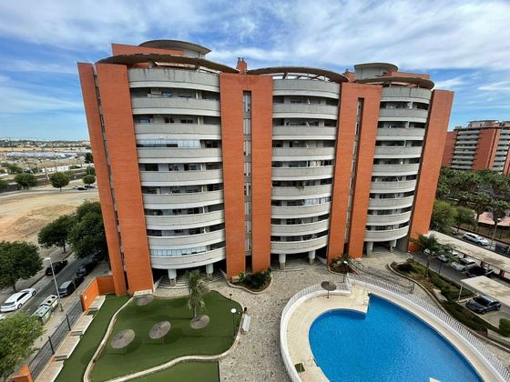 Foto 1 de Venta de piso en Bellavista de 1 habitación con terraza y piscina