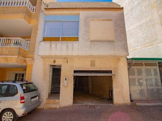 Foto 1 de Venta de casa en Torrelamata - La Mata de 2 habitaciones con terraza y balcón