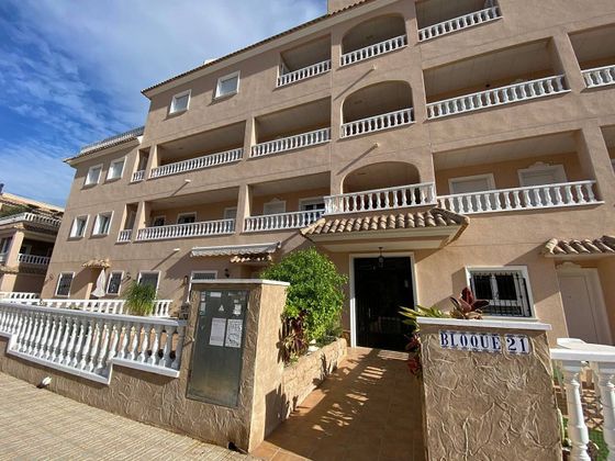 Foto 1 de Venta de ático en Cabo Roig - La Zenia de 3 habitaciones con terraza y piscina