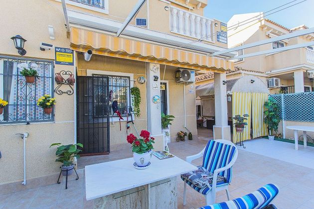 Foto 2 de Casa en venta en Nueva Torrevieja - Aguas Nuevas de 2 habitaciones con terraza y piscina