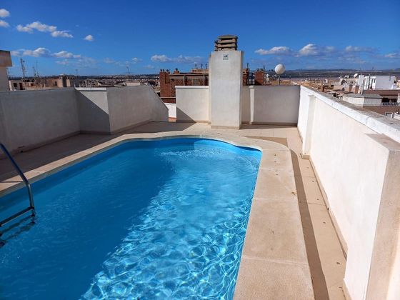 Foto 1 de Venta de piso en Centro - Torrevieja de 2 habitaciones con terraza y piscina