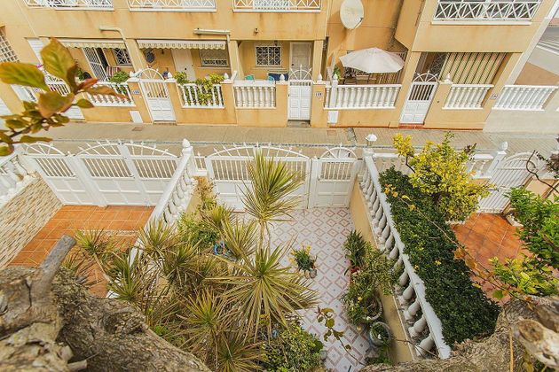 Foto 2 de Casa en venda a Nueva Torrevieja - Aguas Nuevas de 2 habitacions amb terrassa i piscina