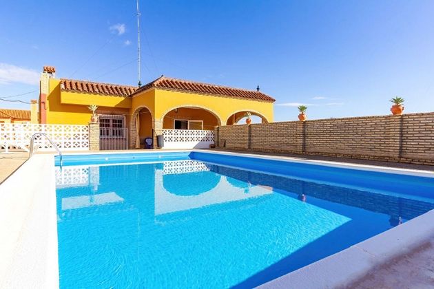 Foto 1 de Xalet en venda a Nueva Alcalá de 3 habitacions amb terrassa i piscina