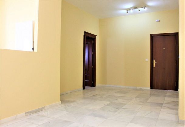 Foto 1 de Pis en lloguer a Centro - Alcalá de Guadaira de 2 habitacions amb terrassa i aire acondicionat