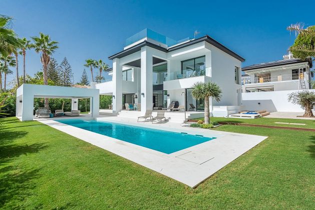 Foto 2 de Casa adossada en venda a Nueva Alcántara de 6 habitacions amb terrassa i piscina