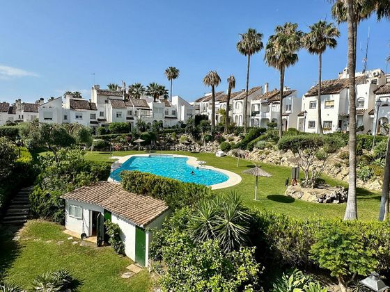 Foto 2 de Casa adossada en venda a calle Del Tenis de 3 habitacions amb terrassa i piscina