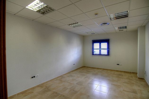 Foto 2 de Alquiler de oficina en avenida Carlos Sainz con garaje y aire acondicionado