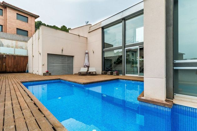 Foto 1 de Xalet en venda a Centre - Castellar del Vallès de 3 habitacions amb terrassa i piscina