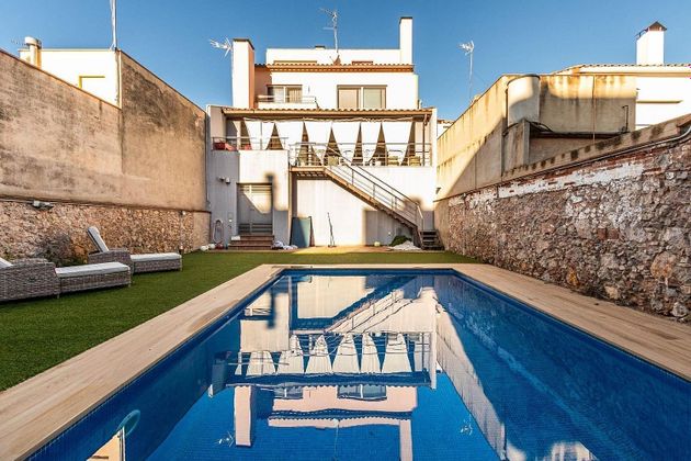 Foto 1 de Casa en venda a Centre - Castellar del Vallès de 6 habitacions amb terrassa i piscina