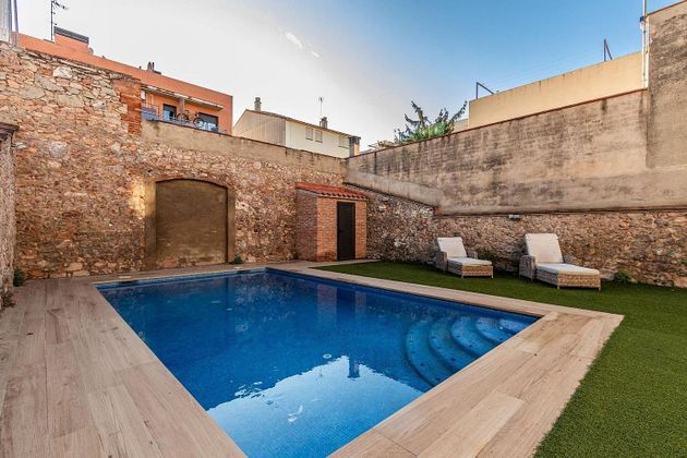 Foto 2 de Casa en venda a Centre - Castellar del Vallès de 6 habitacions amb terrassa i piscina