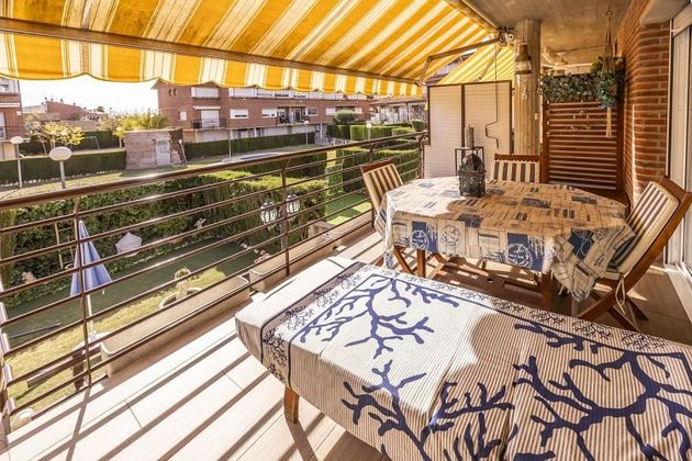 Foto 2 de Casa en venta en Centre - Castellar del Vallès de 5 habitaciones con terraza y piscina