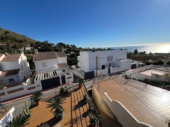 Foto 1 de Casa adossada en venda a calle Callre Madrid de 3 habitacions amb terrassa i piscina