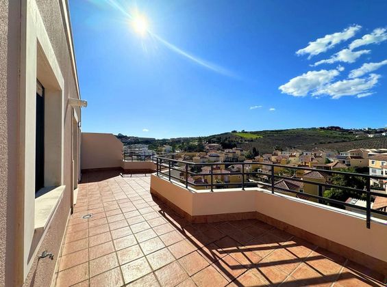 Foto 1 de Ático en venta en calle Miguel de Cervantes de 2 habitaciones con terraza y piscina