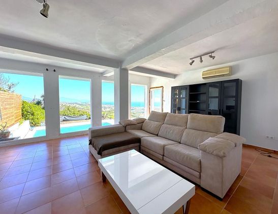 Foto 2 de Casa en venta en Manilva de 3 habitaciones con terraza y piscina