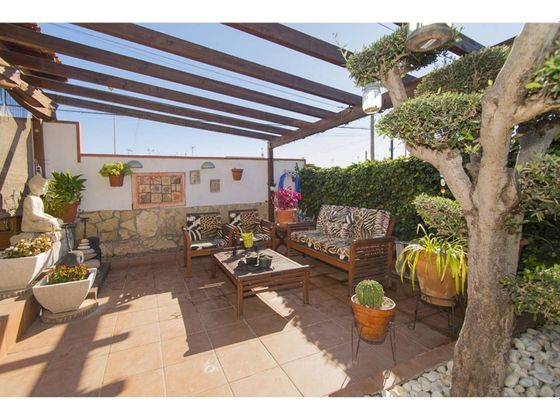 Foto 2 de Casa en venda a Olesa de Montserrat de 4 habitacions amb terrassa i piscina