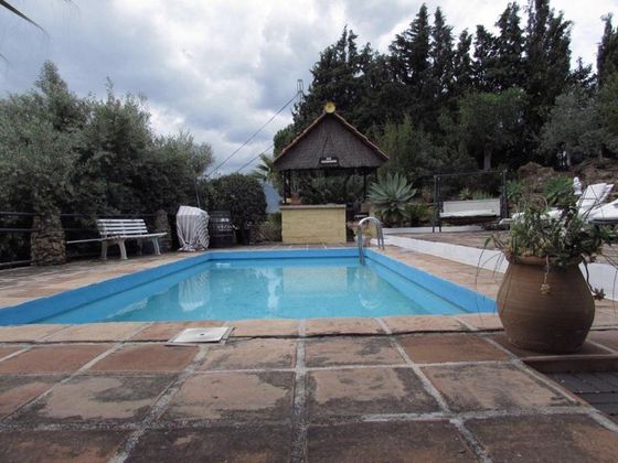Foto 1 de Chalet en venta en Alhaurín el Grande de 5 habitaciones con terraza y piscina