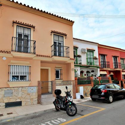 Foto 1 de Casa en venda a Las Lagunas de 4 habitacions amb terrassa