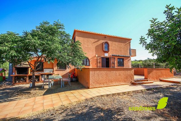 Foto 2 de Casa en venda a Garriguella de 4 habitacions amb terrassa i piscina