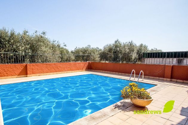 Foto 2 de Casa en venta en Llers de 5 habitaciones con terraza y piscina